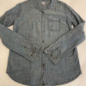 Woman’sCarhartt long sleeved pocket rolled up cuffs Jean shirt small